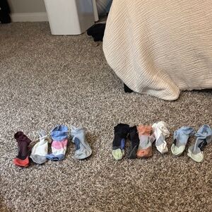 4 left ultra light cushion feetures socks and 6 right. 10 socks in total